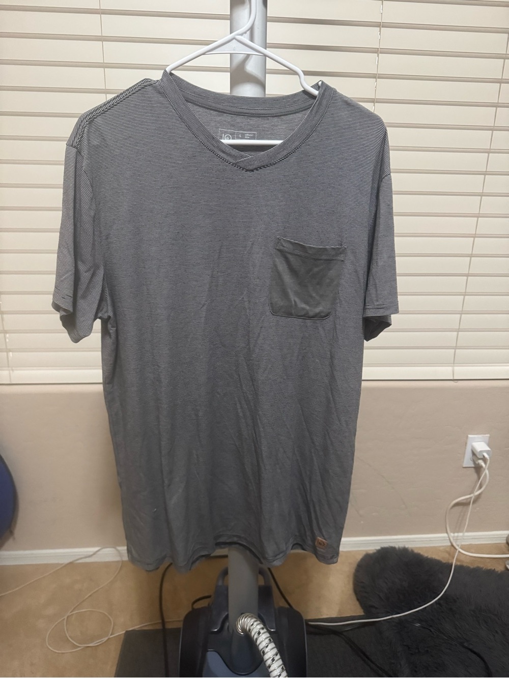 tentree Men’s Large Gray Striped V-Neck Pocket Tee Sustainable Casual Shirt